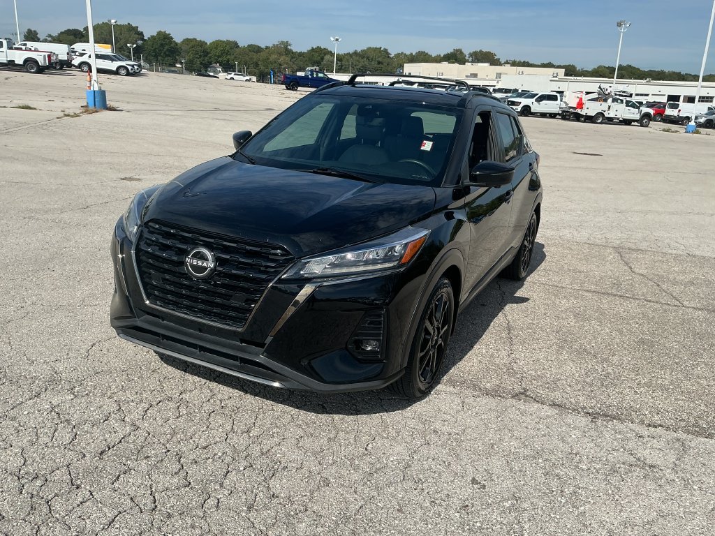 Used 2023 Nissan Kicks SR w/ SR Premium Package FWD image 1