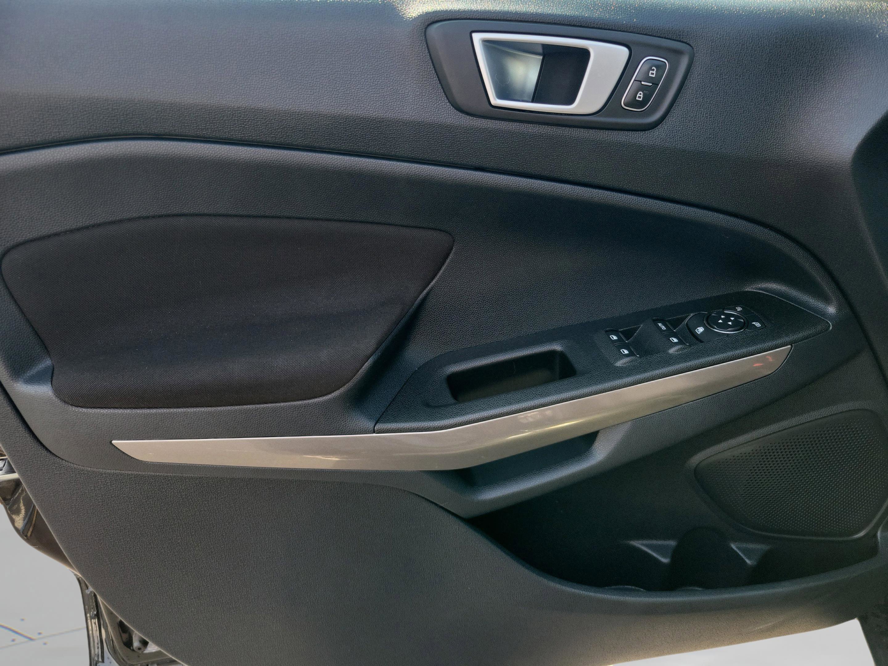 Certified 2018 Ford EcoSport SE w/ SE Convenience Package FWD image 17