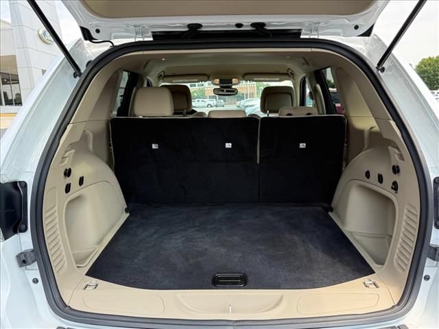 Used 2022 Jeep Grand Cherokee Laredo E RWD image 15