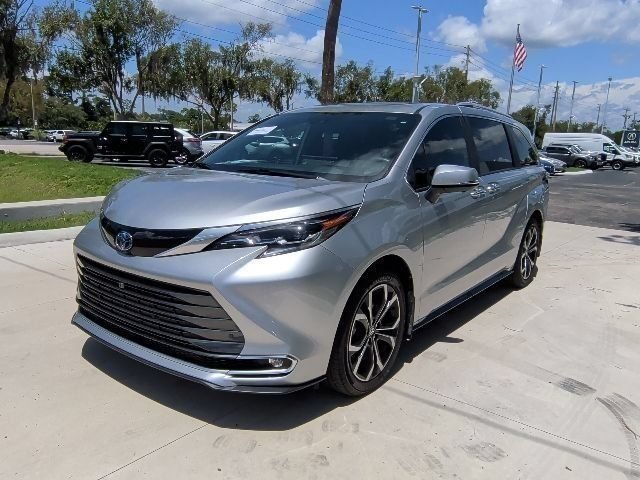 Used 2025 Toyota Sienna Platinum FWD image 13