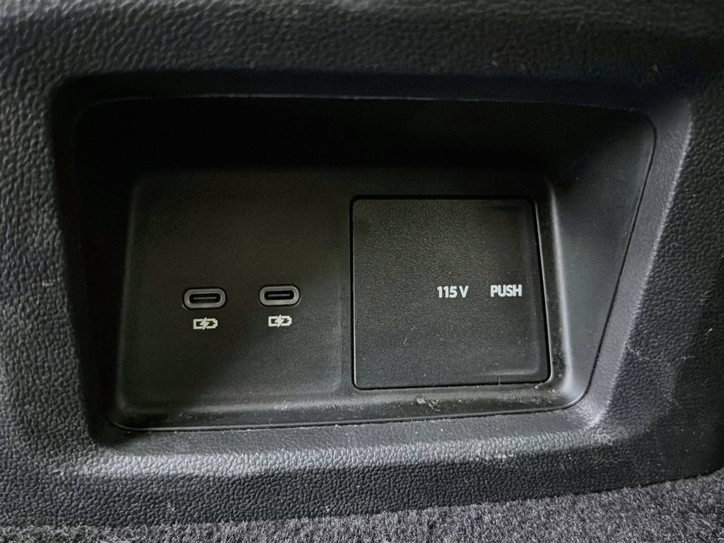 Used 2024 Volkswagen Atlas SE w/ Panoramic Sunroof Package FWD image 31