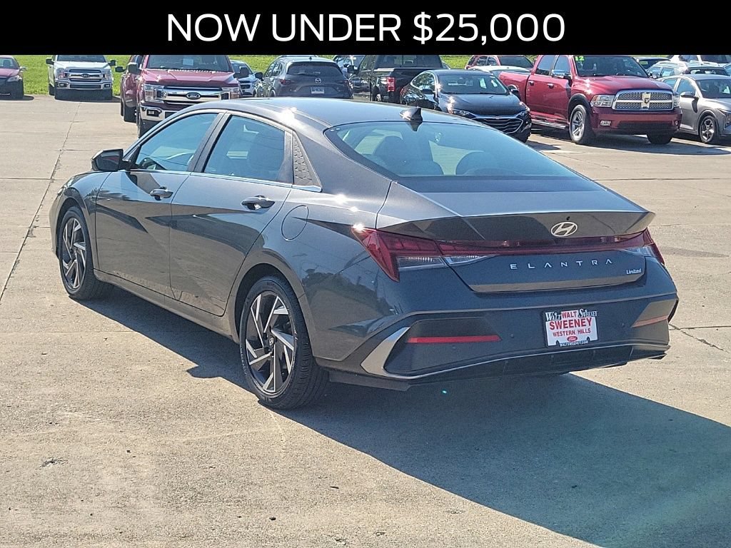 Used 2024 Hyundai Elantra Limited FWD image 3
