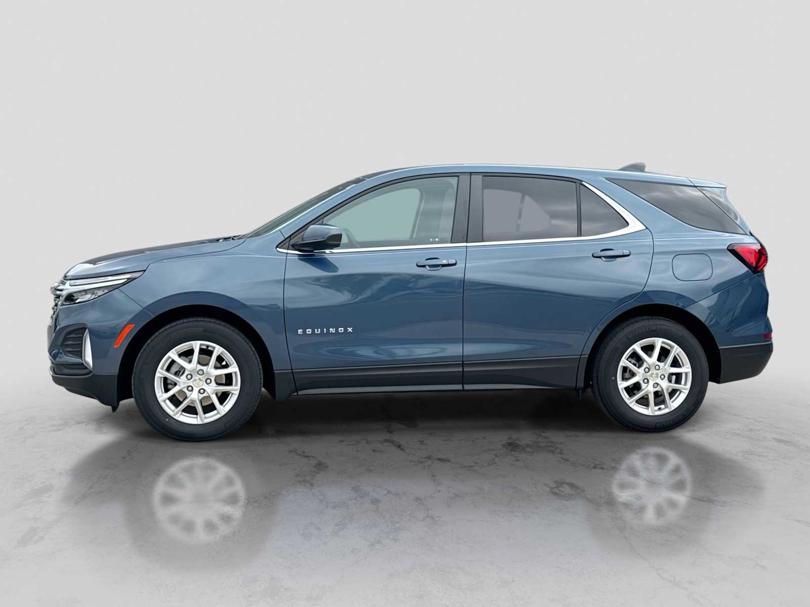 Used 2024 Chevrolet Equinox LT w/ LPO, Floor Liner Package FWD image 3