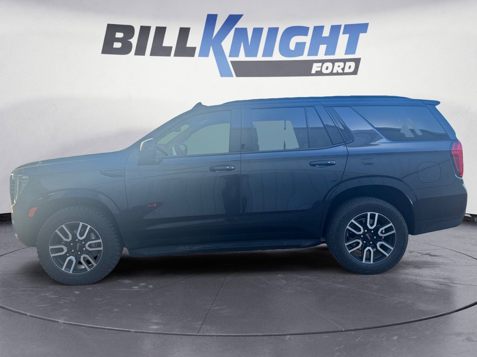 Used 2024 GMC Yukon AT4 w/ Technology Package AWD/4WD image 2