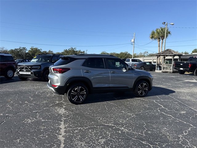 Used 2024 Chevrolet TrailBlazer LT w/ LT Cold Weather Package image 2