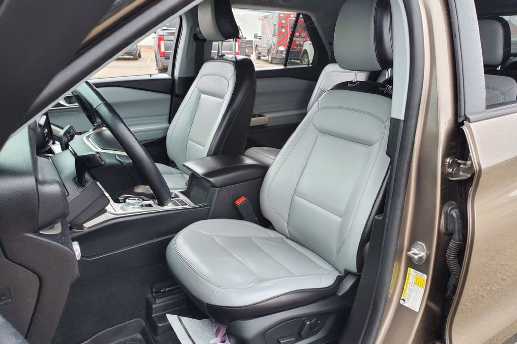 Certified 2021 Ford Explorer XLT w/ Equipment Group 202A RWD image 11