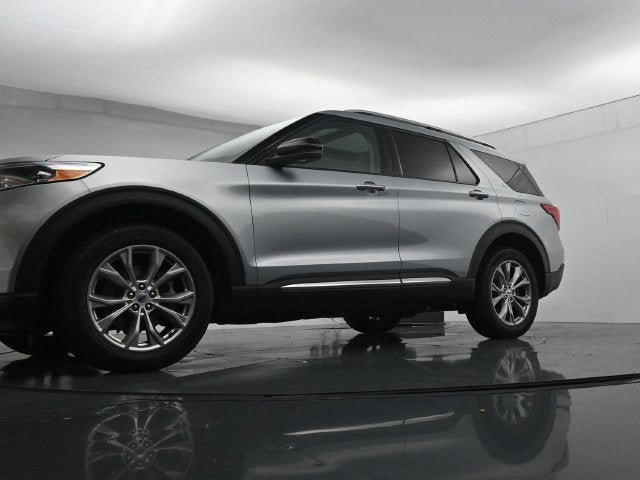 Certified 2023 Ford Explorer Limited w/ Limited Technology Package AWD/4WD image 38