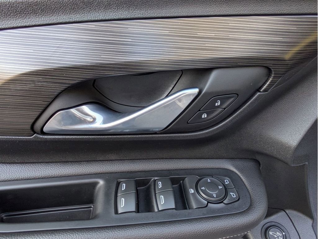 Used 2022 GMC Terrain SLE w/ Driver Convenience Package image 13