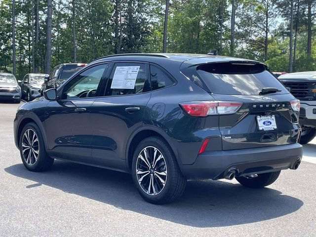 Certified 2022 Ford Escape SE w/ SE Sport Appearance Package FWD image 3