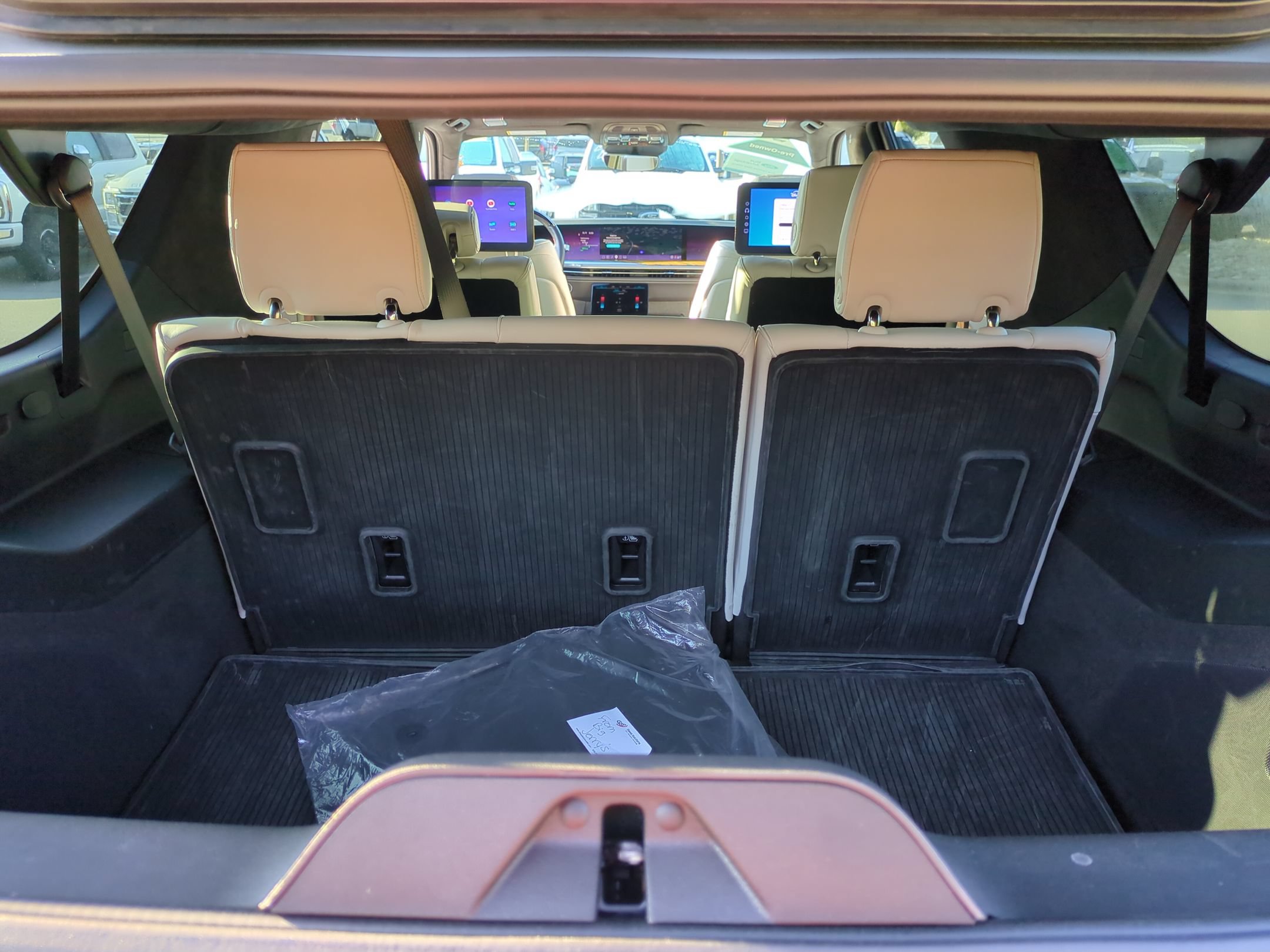 Used 2025 Cadillac Escalade ESV Sport Platinum w/ LPO, Floor Liner Package AWD/4WD image 37