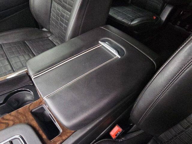 Used 2023 Cadillac Escalade ESV Premium Luxury Platinum AWD/4WD image 23