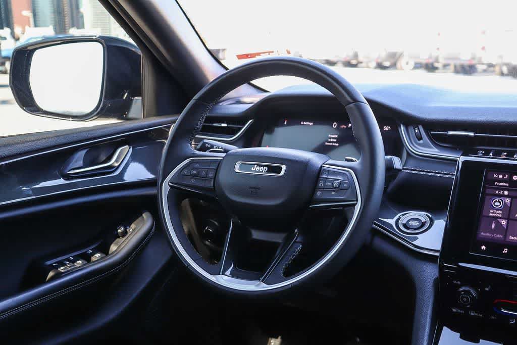 Used 2023 Jeep Grand Cherokee Altitude RWD image 16