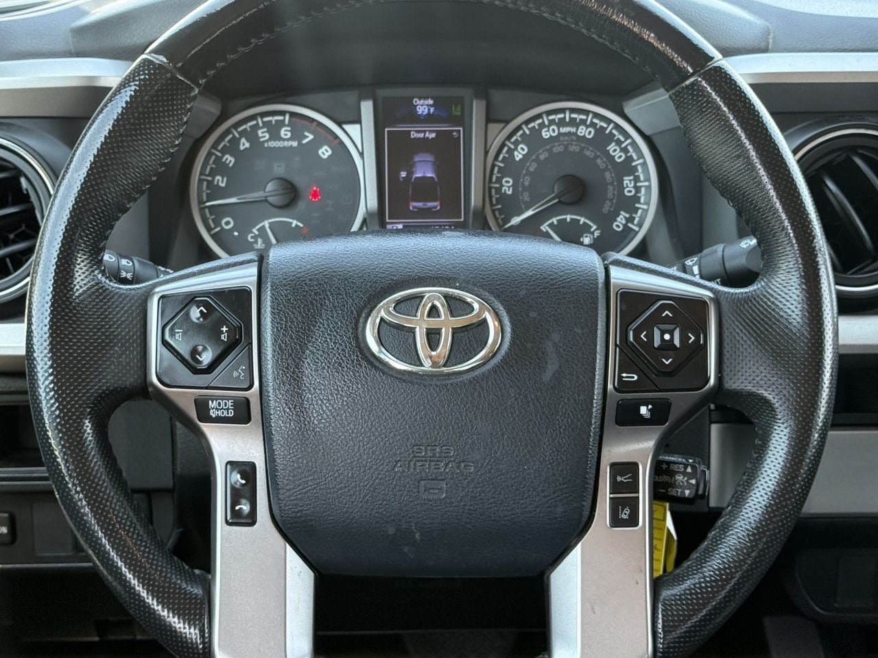 Used 2018 Toyota Tacoma SR5 RWD image 11