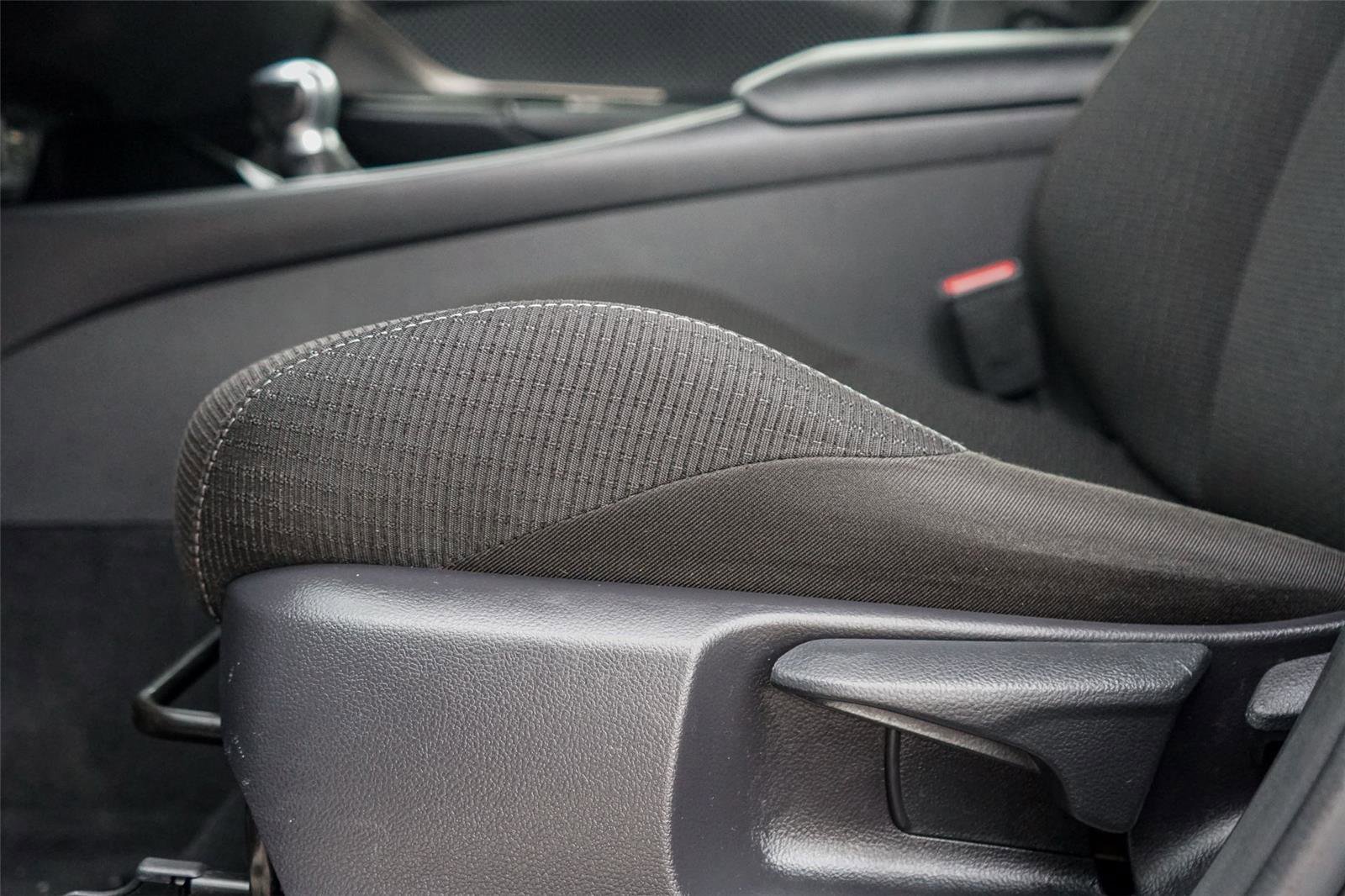 Used 2019 Toyota C-HR XLE FWD image 21