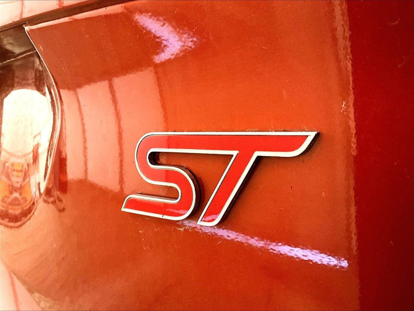 Certified 2018 Ford Focus ST FWD image 13