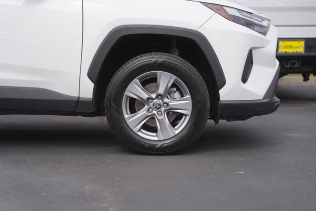 Used 2022 Toyota RAV4 XLE FWD image 4