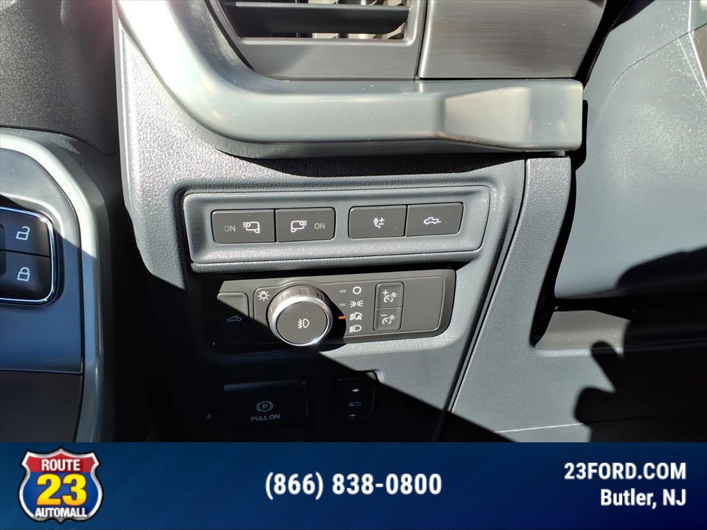 Certified 2022 Ford F150 Lariat w/ Equipment Group 502A High image 17