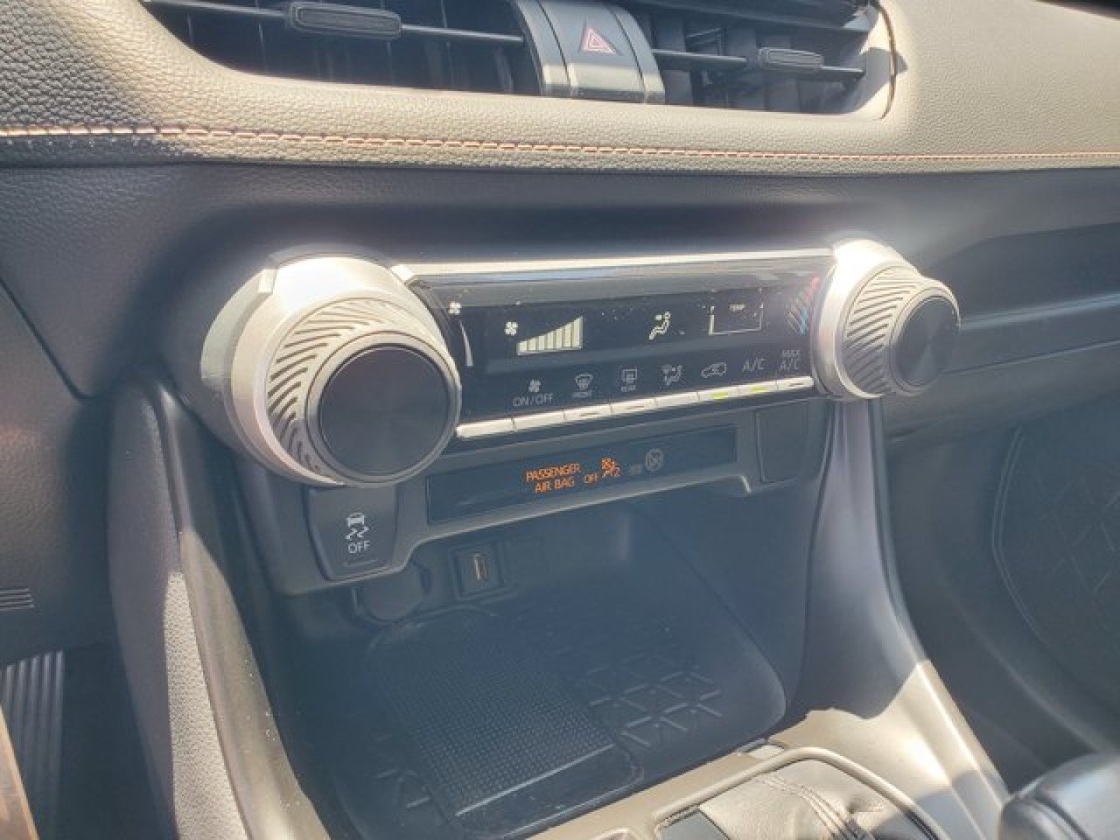 Used 2020 Toyota RAV4 LE FWD image 21