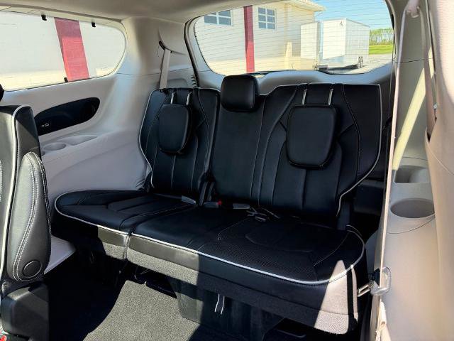 Used 2023 Chrysler Pacifica Limited AWD/4WD image 20