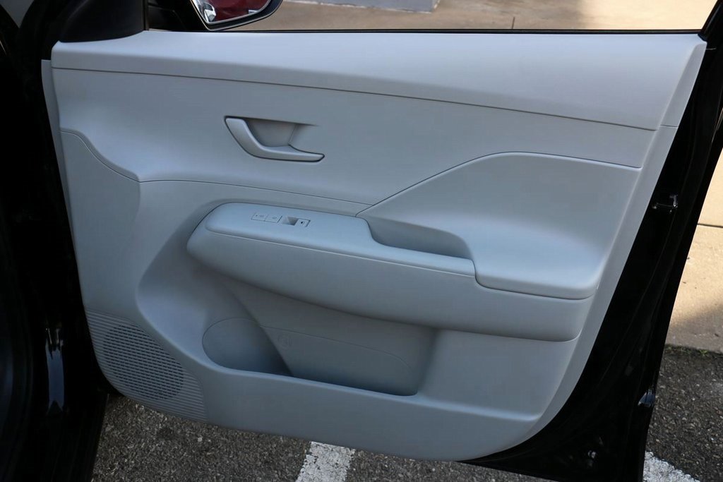 Used 2025 Hyundai Kona SEL image 31