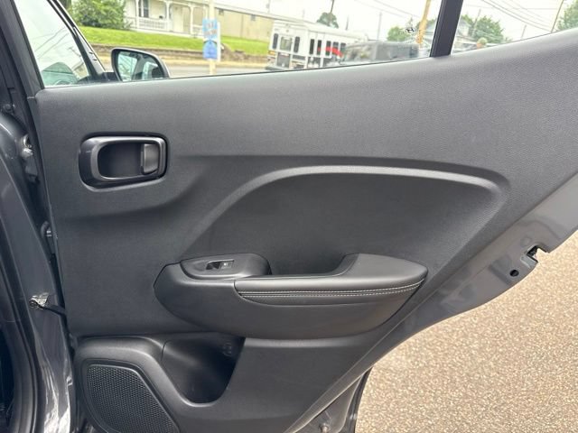Used 2024 Hyundai Venue Limited FWD image 30