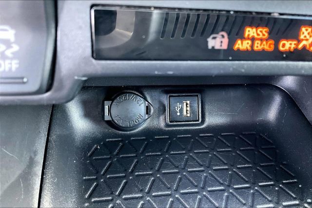 Used 2024 Toyota RAV4 XLE FWD image 30