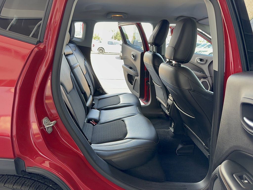 Used 2018 Jeep Compass Latitude FWD image 15