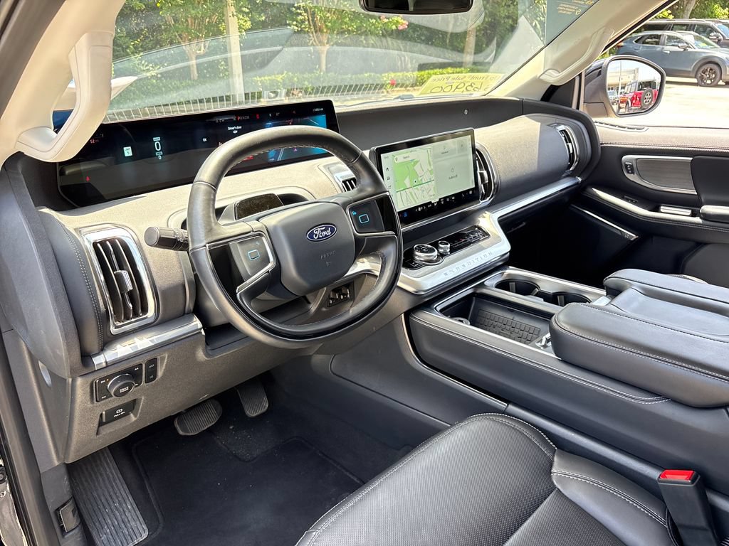 Certified 2025 Ford Expedition Platinum AWD/4WD image 6