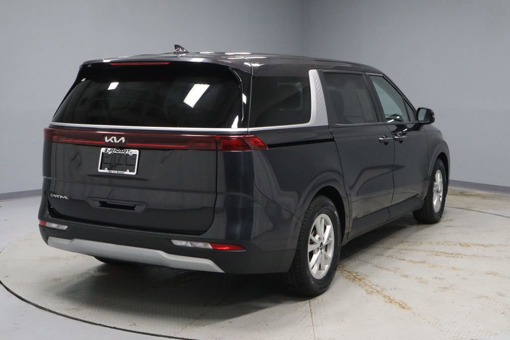 Used 2024 Kia Carnival LX image 6