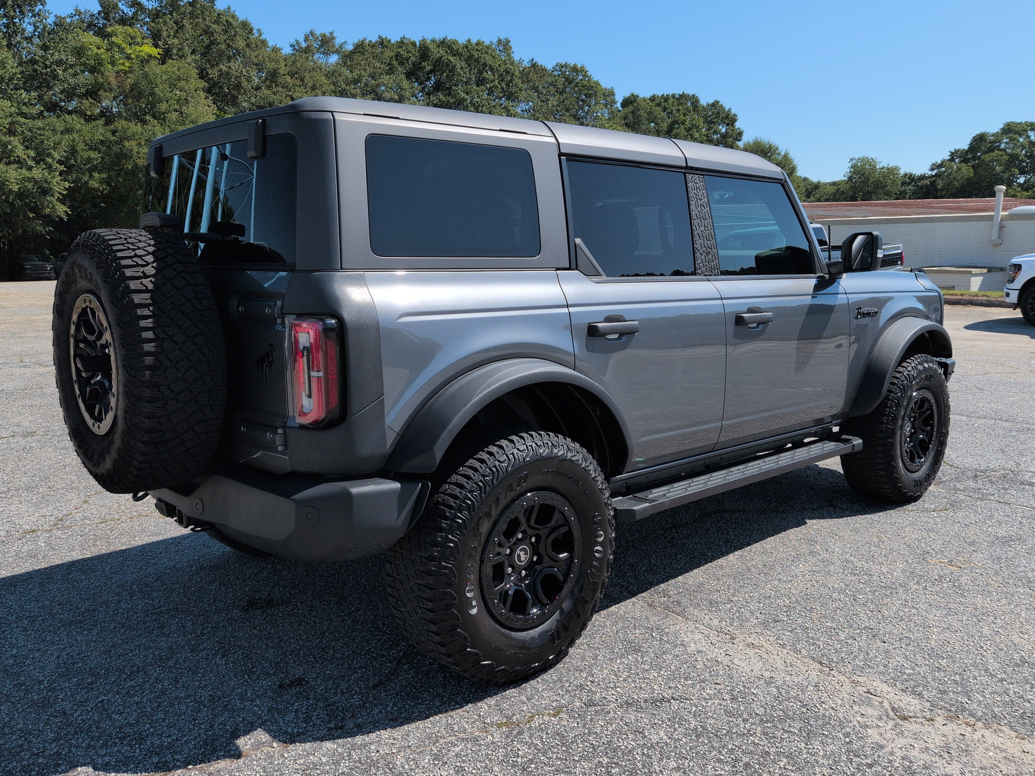 Certified 2022 Ford Bronco Wildtrak AWD/4WD image 3