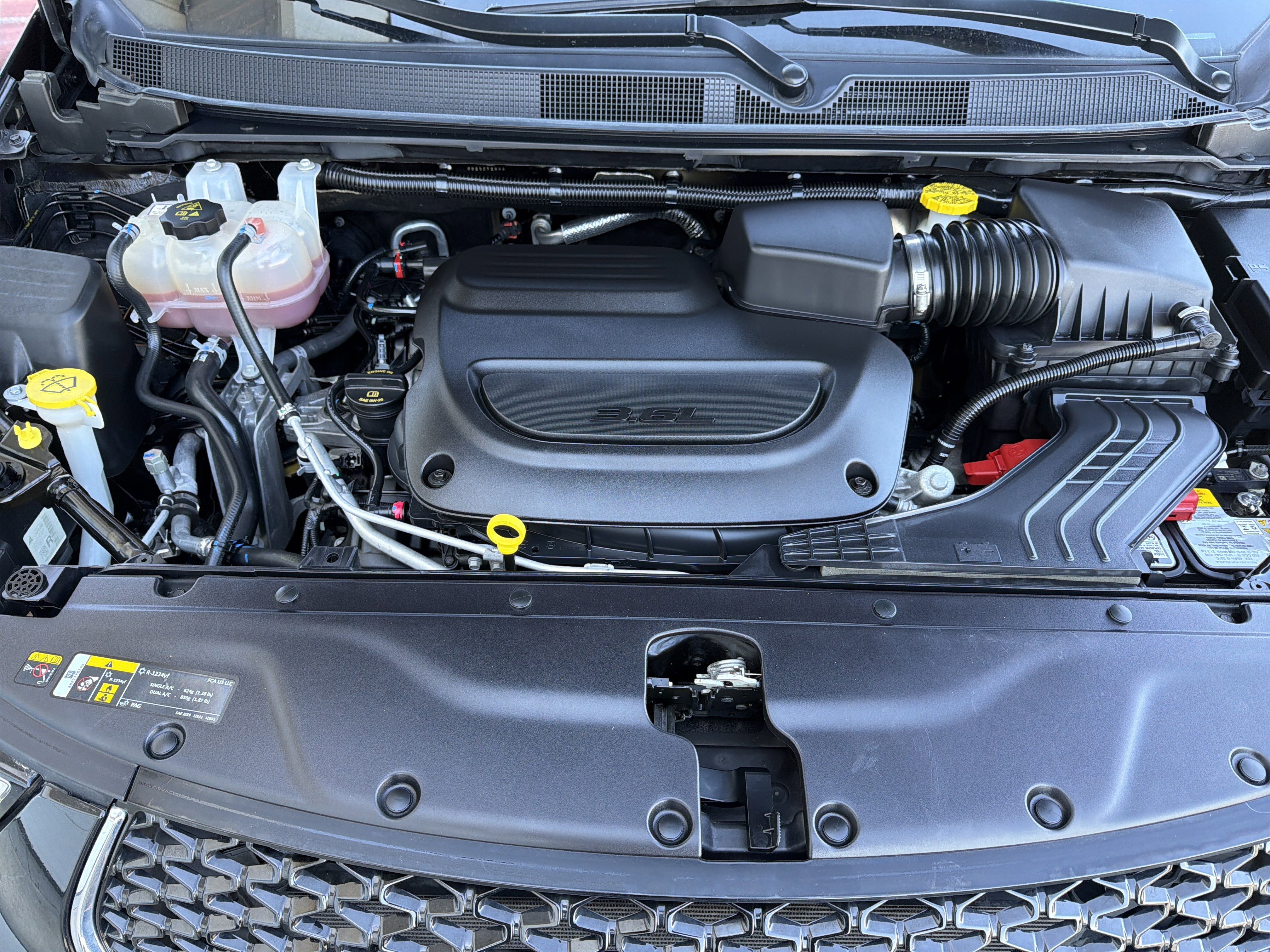 Used 2025 Chrysler Pacifica Select image 46