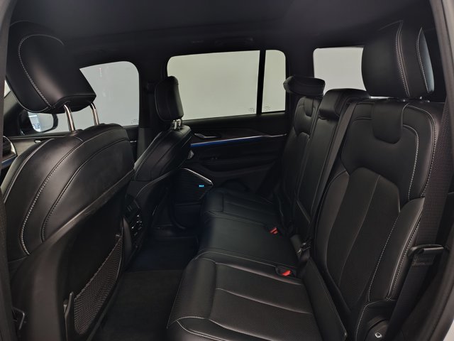 Used 2022 Jeep Grand Cherokee Overland AWD/4WD image 12