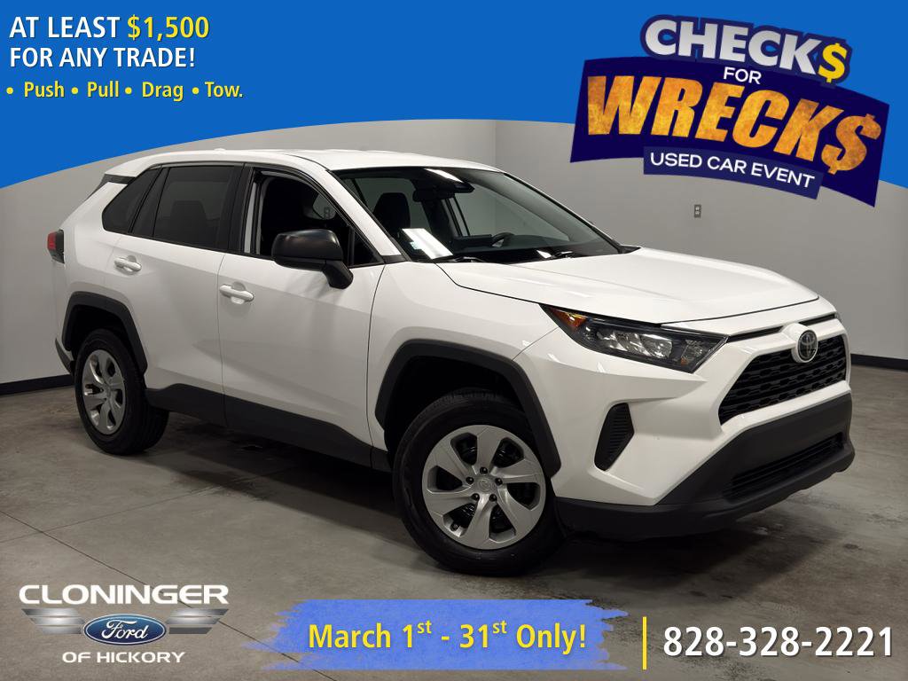 Used 2022 Toyota RAV4 LE image 1