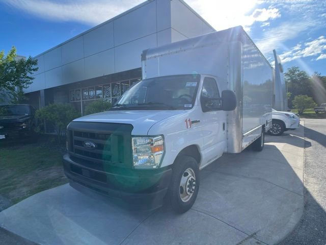 Certified 2023 Ford E-350 and Econoline 350 Super Duty w/ Driver's Safety Package RWD image 4