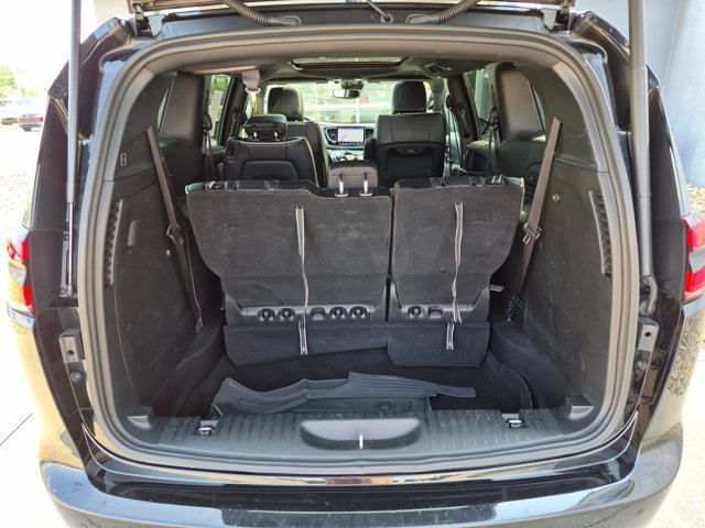 Used 2025 Chrysler Pacifica Limited FWD image 33