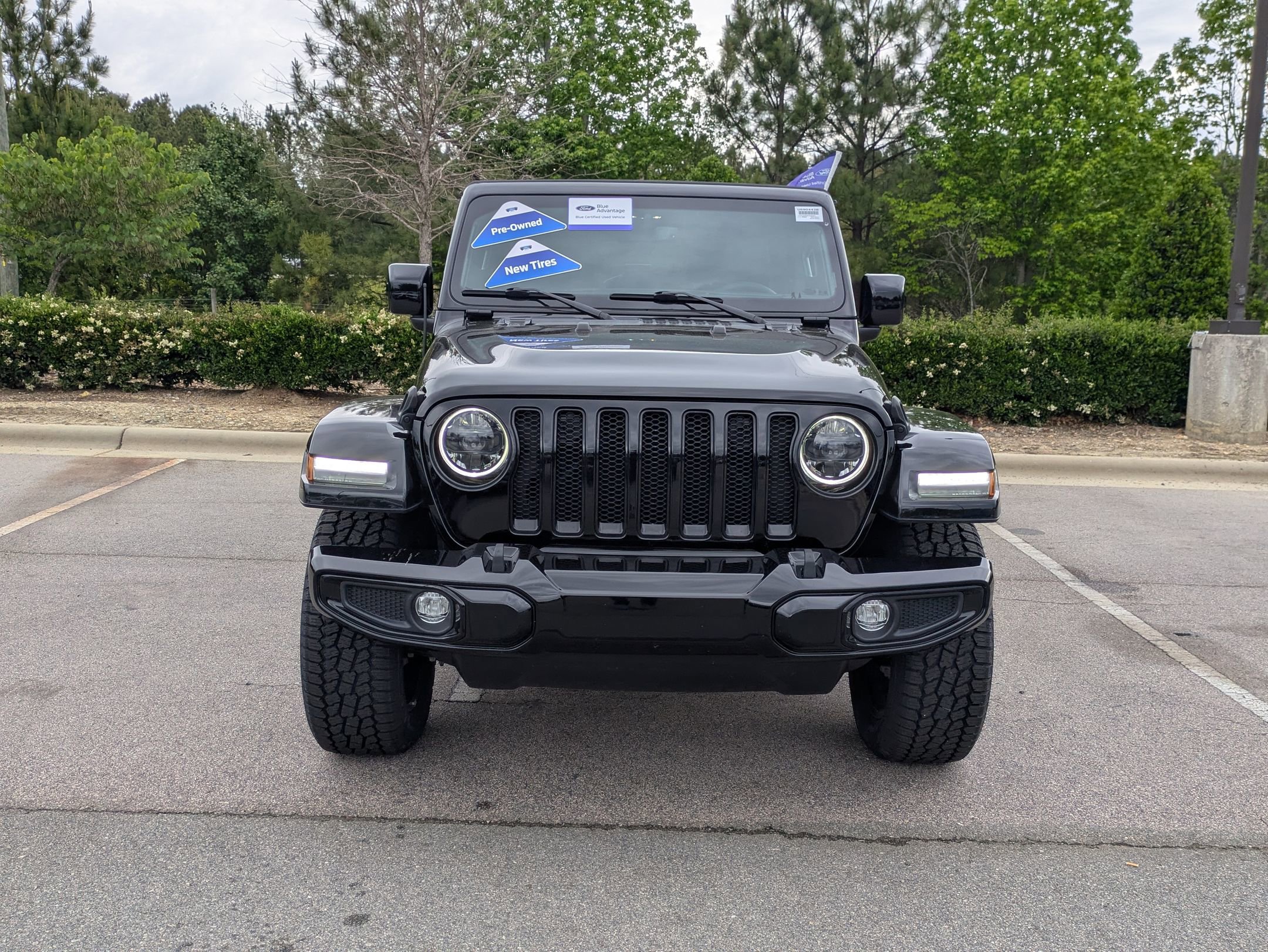 Used 2023 Jeep Wrangler Unlimited Sahara AWD/4WD image 9
