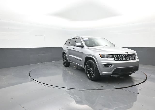 Used 2020 Jeep Grand Cherokee Altitude AWD/4WD image 3