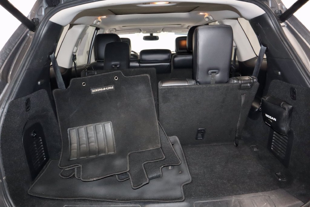 Used 2020 Nissan Pathfinder Platinum AWD/4WD image 15
