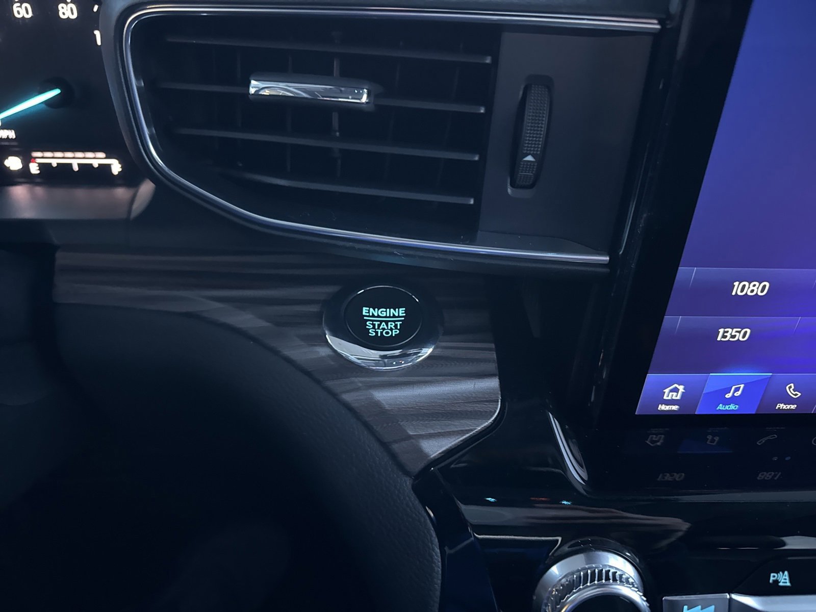 Certified 2024 Ford Explorer Limited w/ Limited Technology Package image 36