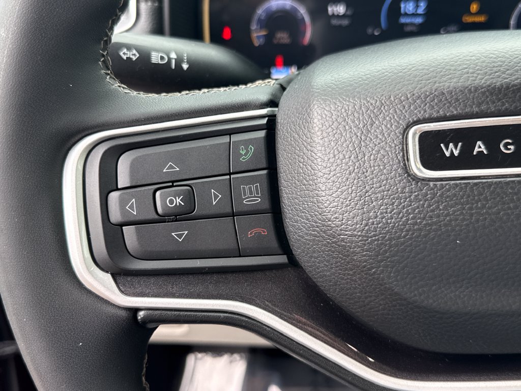 Used 2023 Jeep Wagoneer 2WD w/ Premium Group I image 16