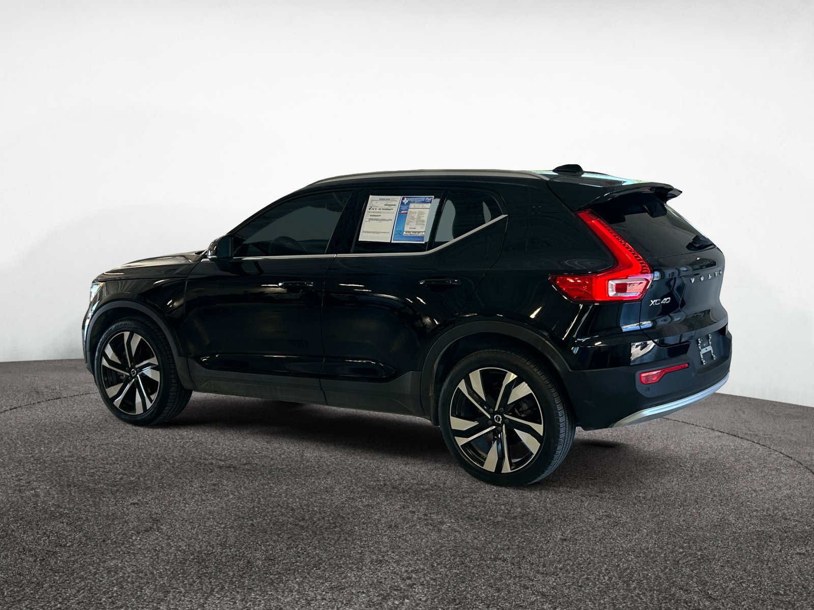 Used 2023 Volvo XC40 B5 Ultimate w/ Protection Package Premier AWD/4WD image 7