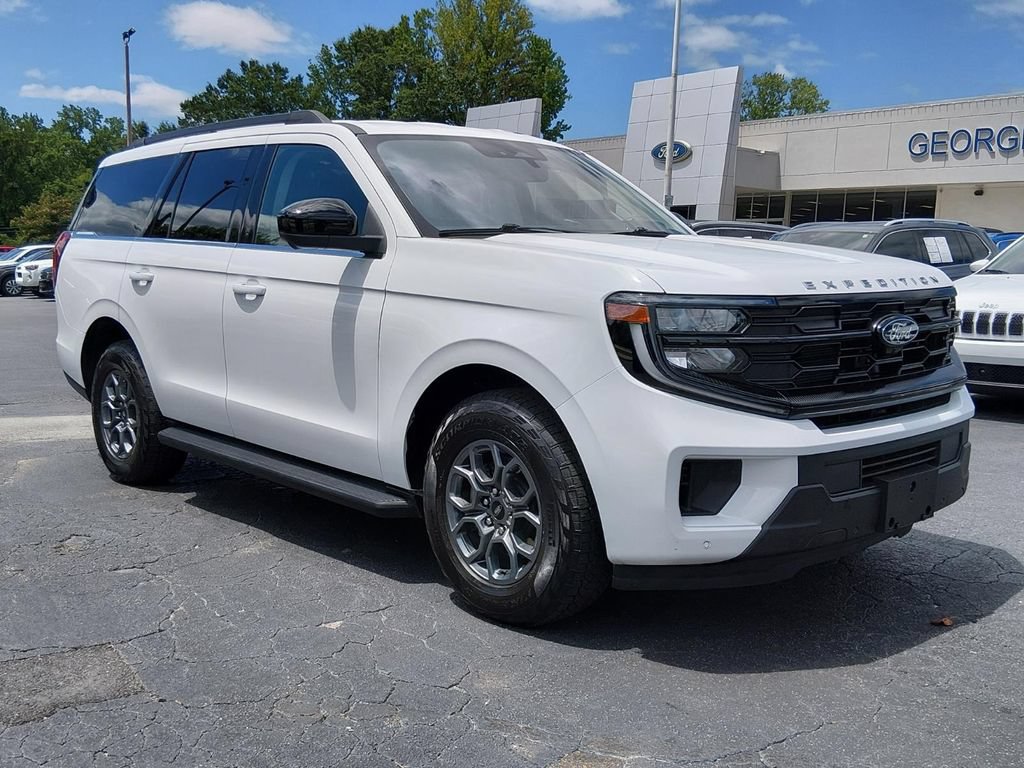 Certified 2025 Ford Expedition Active AWD/4WD image 2