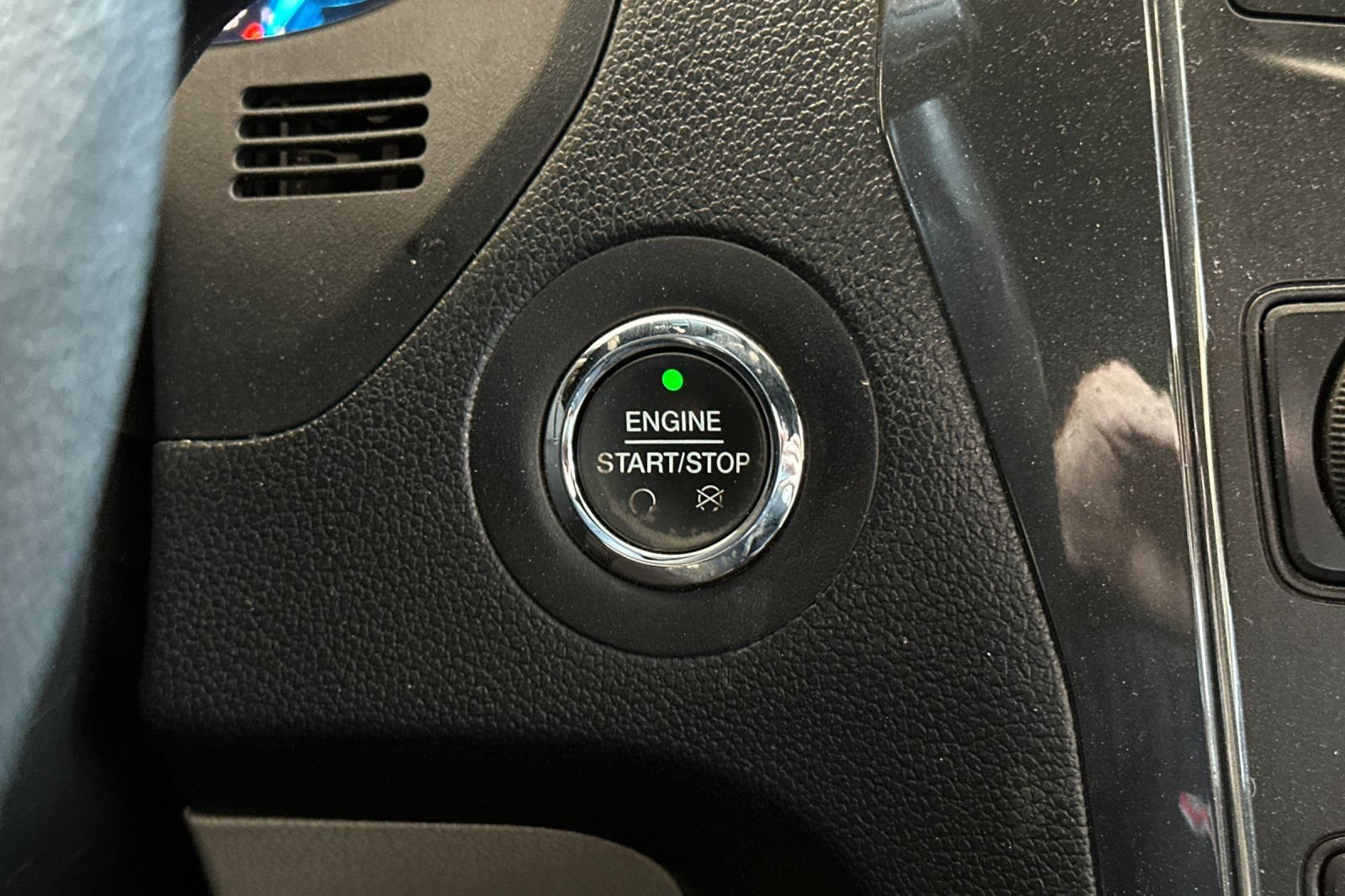 Certified 2018 Ford Explorer XLT FWD image 22