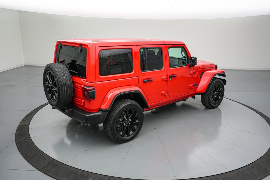 Used 2025 Jeep Wrangler Unlimited Sahara w/ Safety Group AWD/4WD image 4