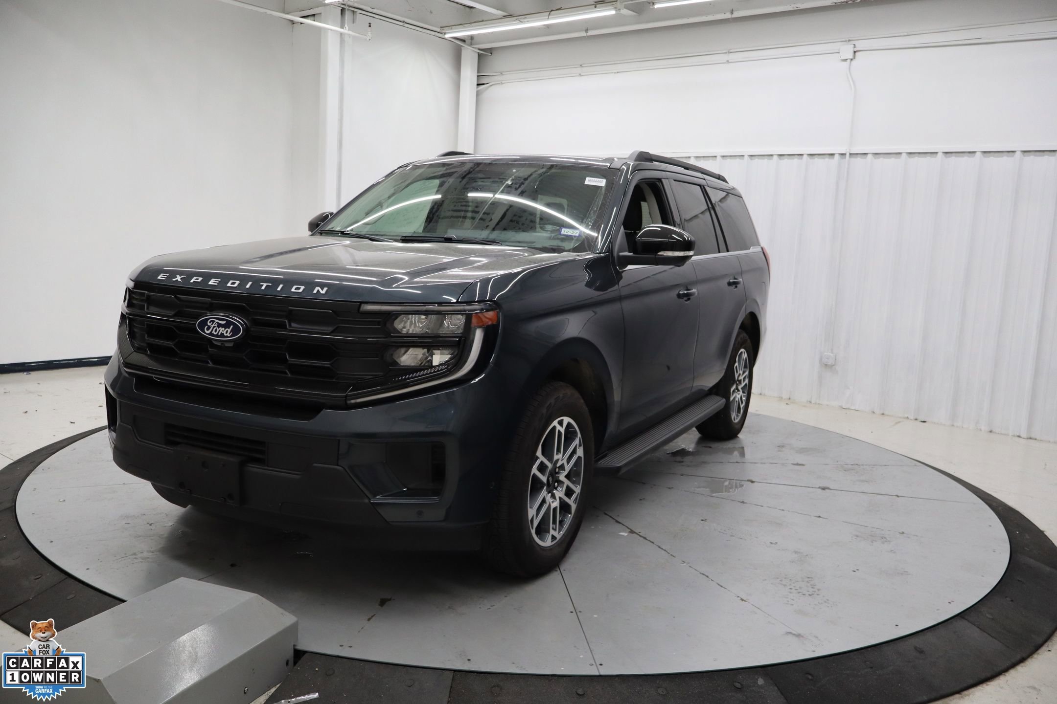 Certified 2025 Ford Expedition Active image 10