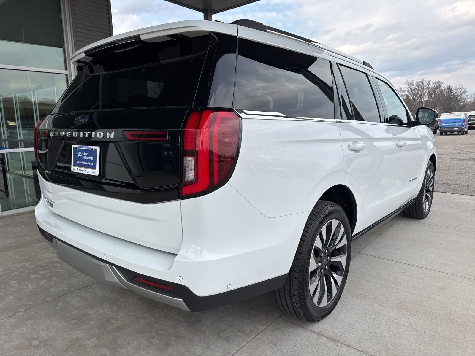 Certified 2025 Ford Expedition Platinum w/ Driver's Package image 5