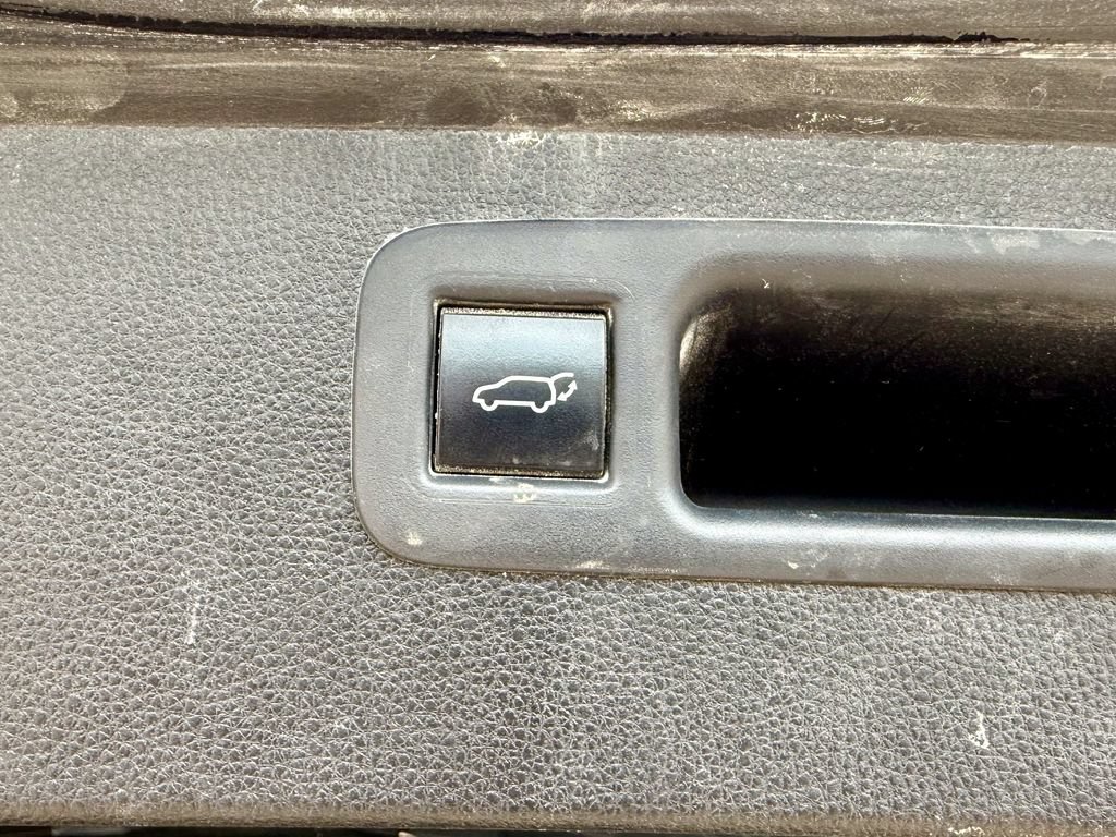 Used 2021 Toyota Highlander XLE AWD/4WD image 18