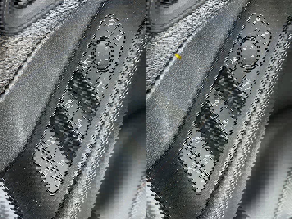 Used 2022 Nissan Rogue SV image 29