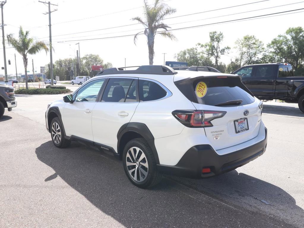 Used 2023 Subaru Outback Premium image 3
