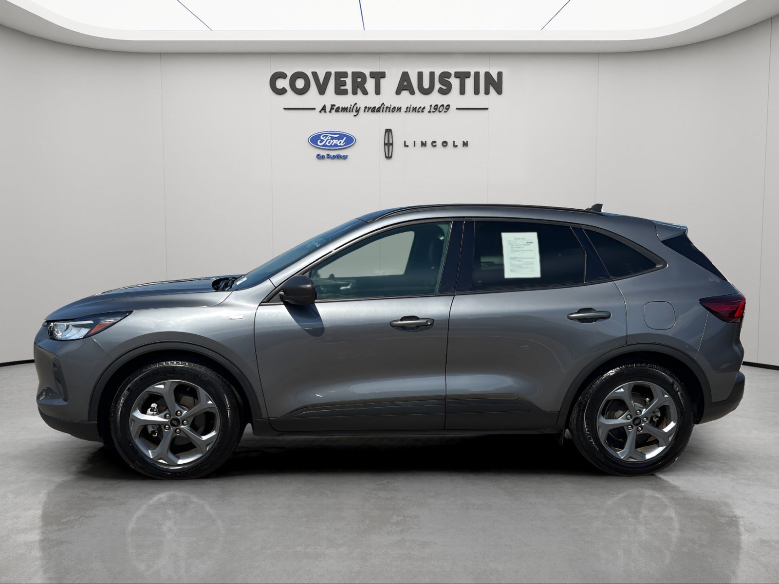 Certified 2025 Ford Escape ST-Line FWD image 2